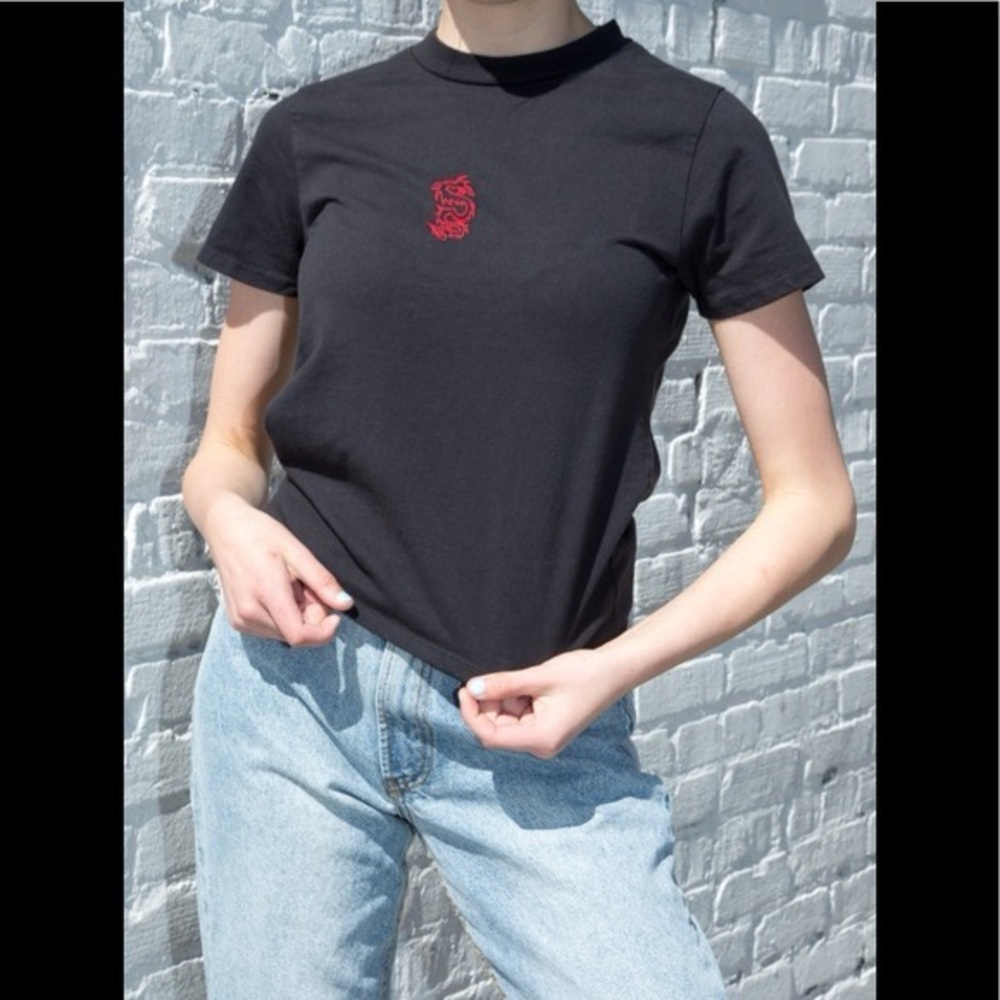 BRANDY MELVILLE GRAPHIC TEE